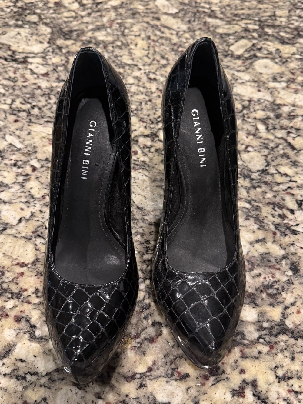 New with out tags - Gianni Bini Black Croc-Embossed Pointed Pumps